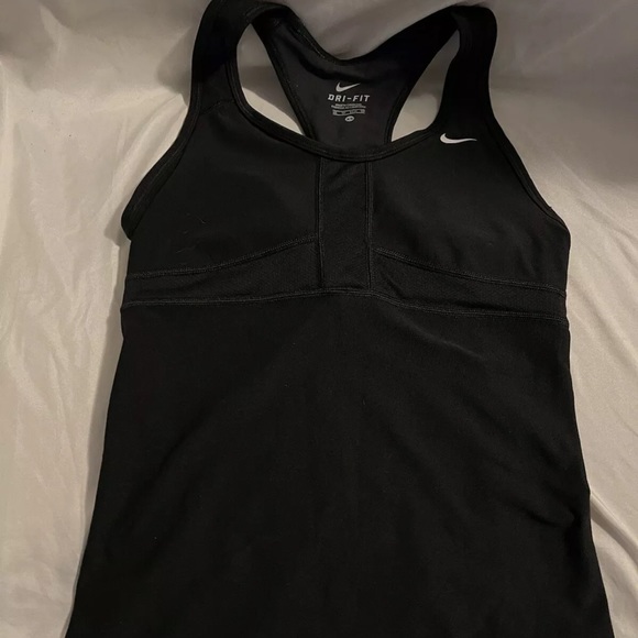 Nike - Picture 2 of 5